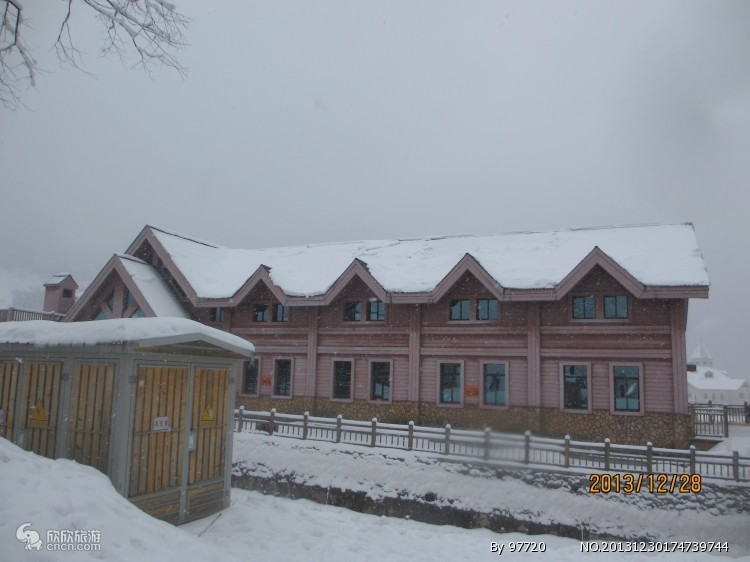 西岭雪山滑雪场图片